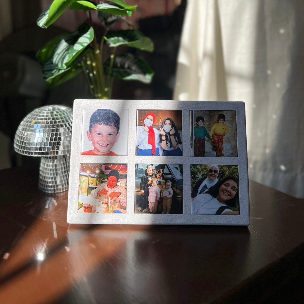 Premium Frame With Photo Magnets