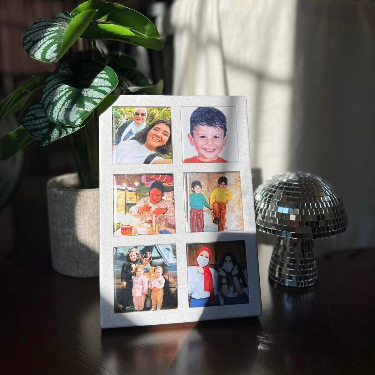 Premium Frame With Photo Magnets